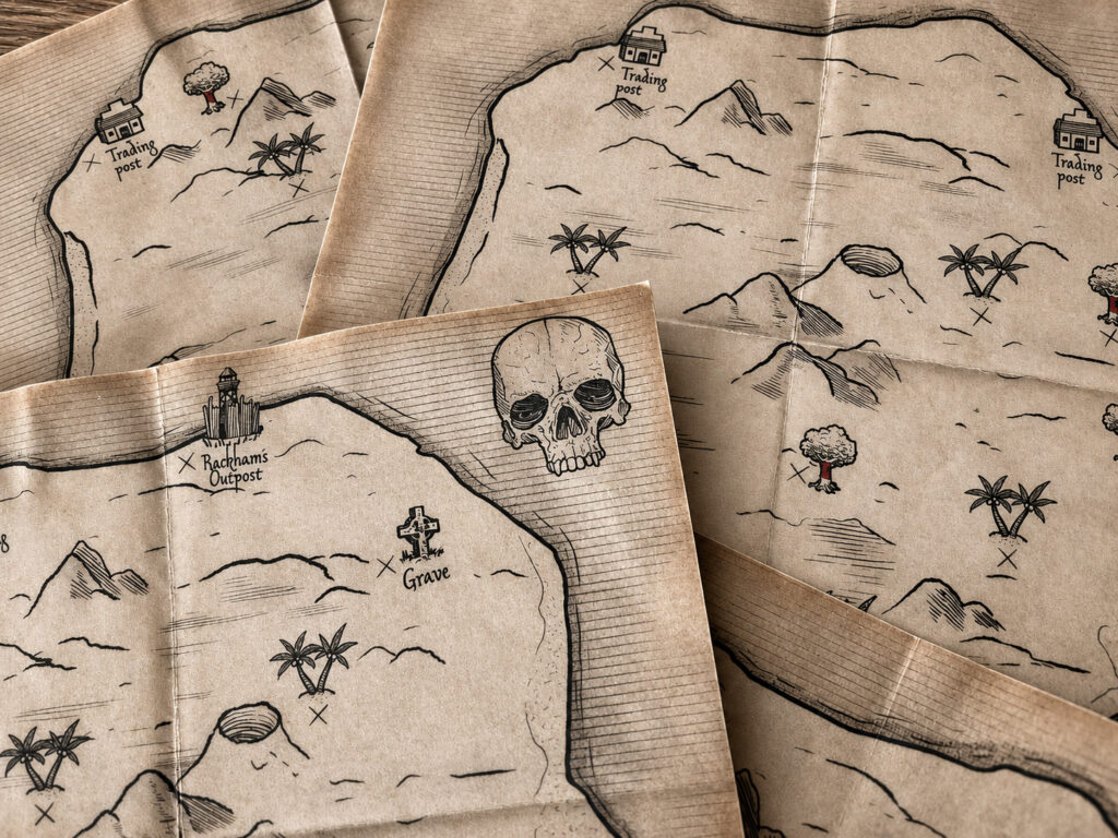 Mehrere alte Schatzkarten aus dem Spiel „Madoks Lost Treasure“ liegen auf einem Tisch.