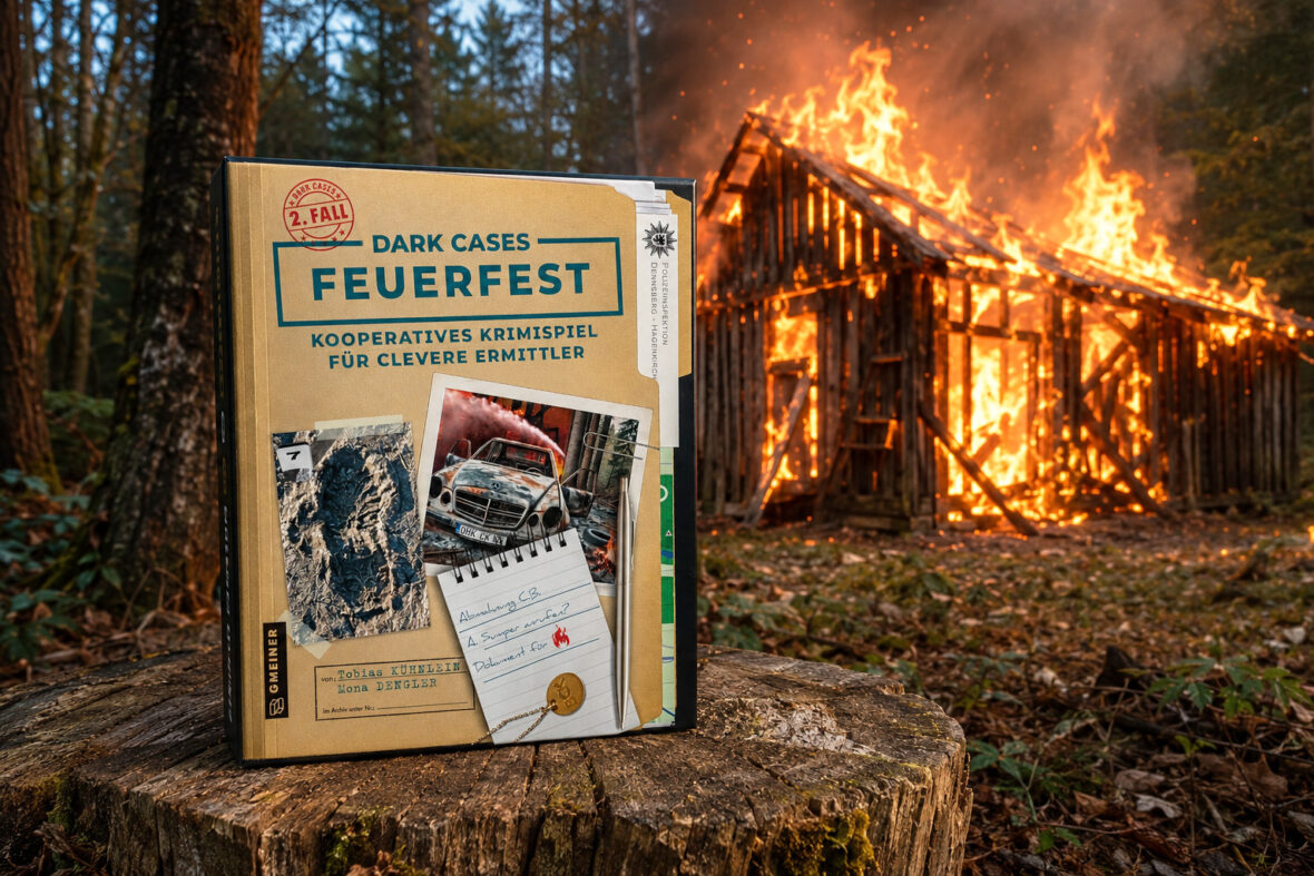 Das Spiel „Dark Cases: Feuerfest“ steht auf einem Baumstumpf im Wald, im Hintergrund ist eine brennende Scheune zu sehen.