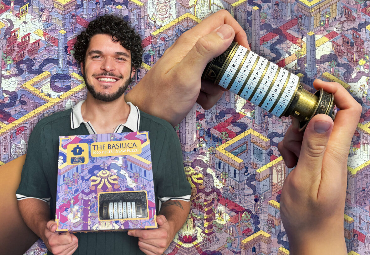 Die Collage zeigt Entwickler Ricardo Leidenz, der sein Puzzle in den Händen hält, daneben sind das eigentliche Puzzle und zwei Hände mit einem Kryptex zu sehen.
