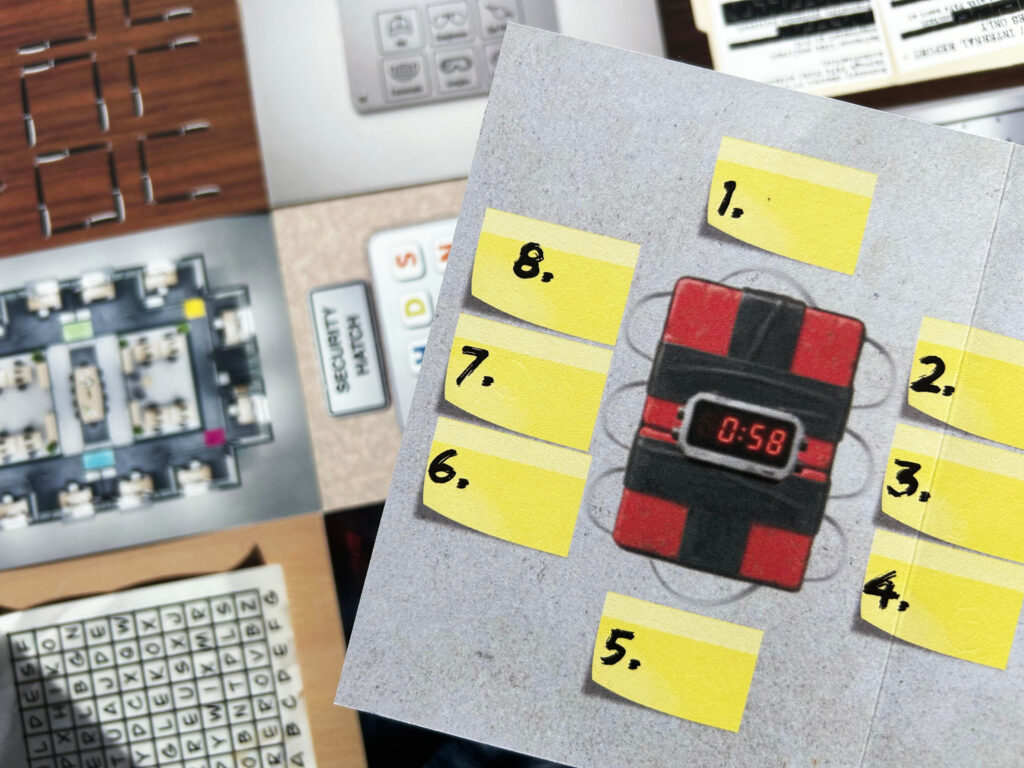 Spielmaterial aus „Mission: Rogue Protocol“ von Red Herring Games.