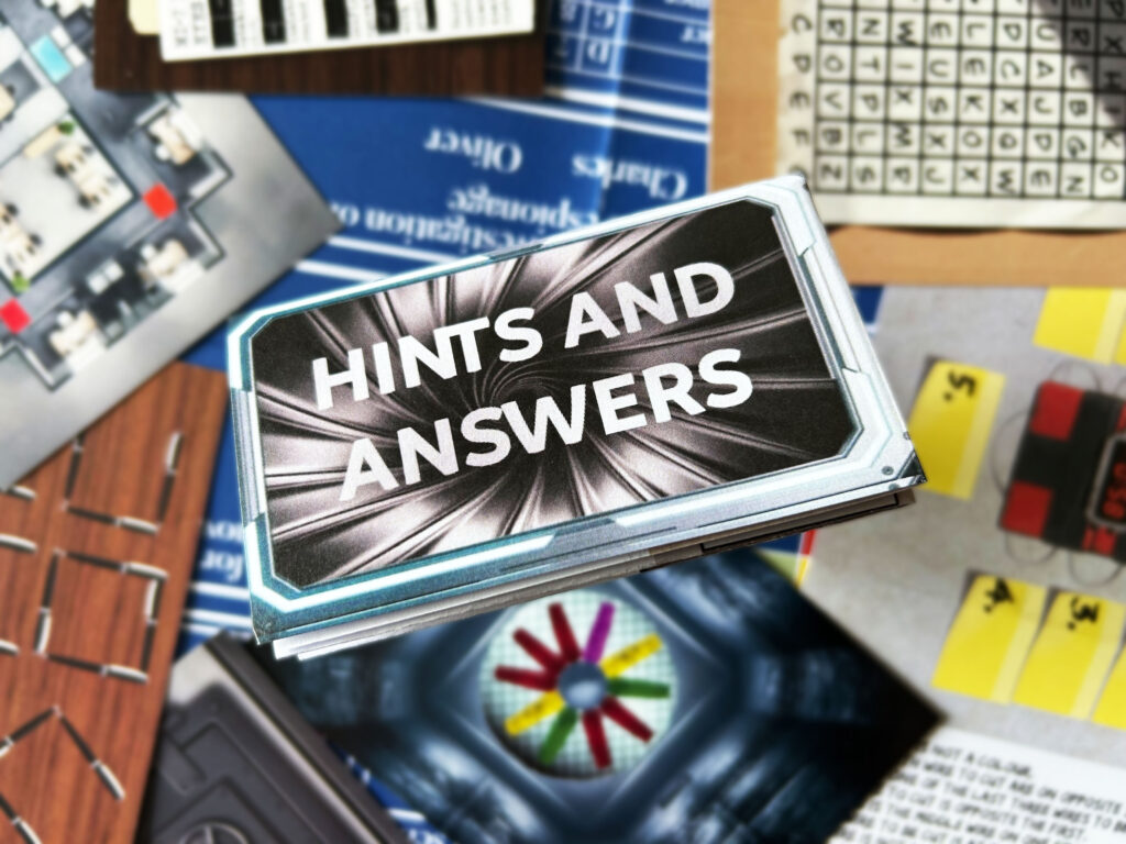 Ein zusammengefalteter Zettel mit der Aufschrift „Hints and Answers“ aus dem Spiel „Mission: Rogue Protocol“ von Red Herring Games.