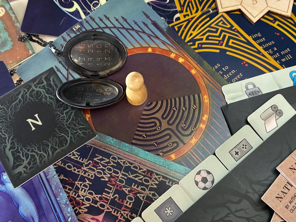 Spielmaterial aus dem Spiel „The Witching Hour“ von PostCurious.